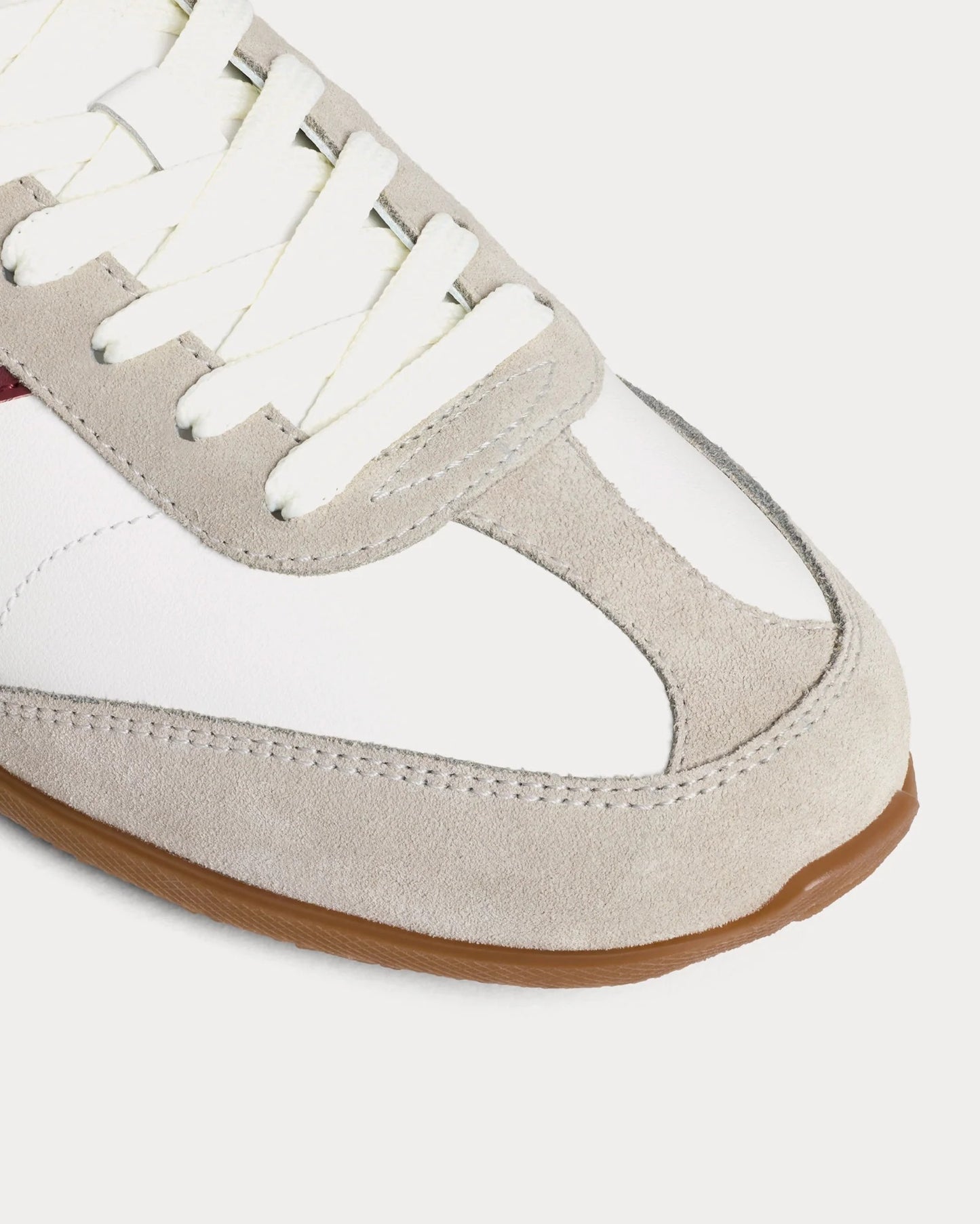 Jogger Low-Top-Sneakers mit Triomphe Signature aus Velours-Kalbsleder in Optisch Weiß / Bordeaux / Dunkelgrau