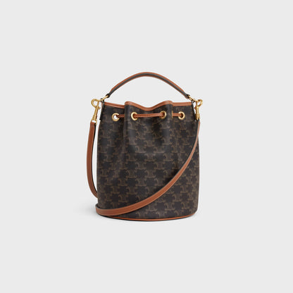 Clara Tasche aus Triomphe-Canvas und Kalbsleder in Cognac