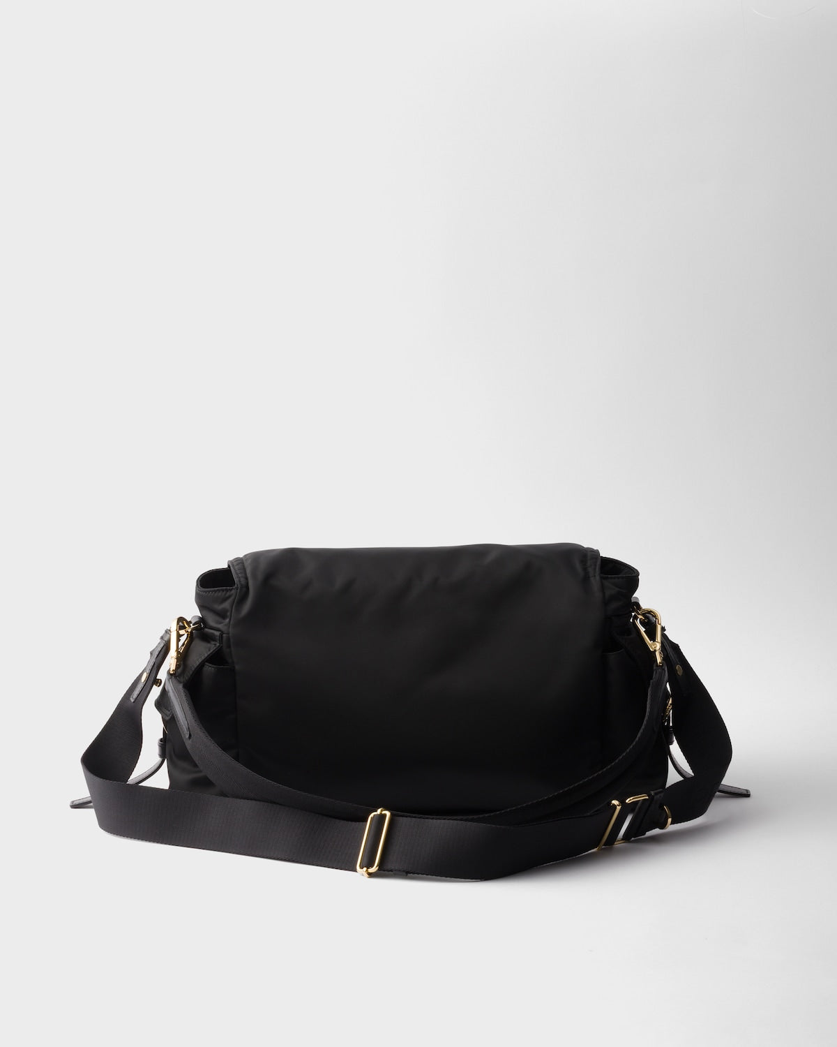 Explore Large Tasche aus Re-Nylon mit Überschlag