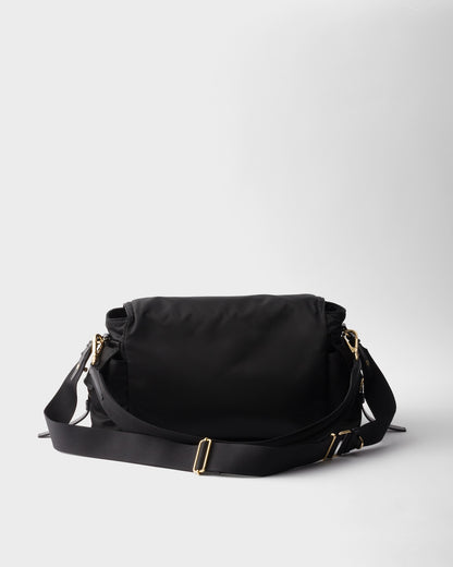 Explore Large Tasche aus Re-Nylon mit Überschlag