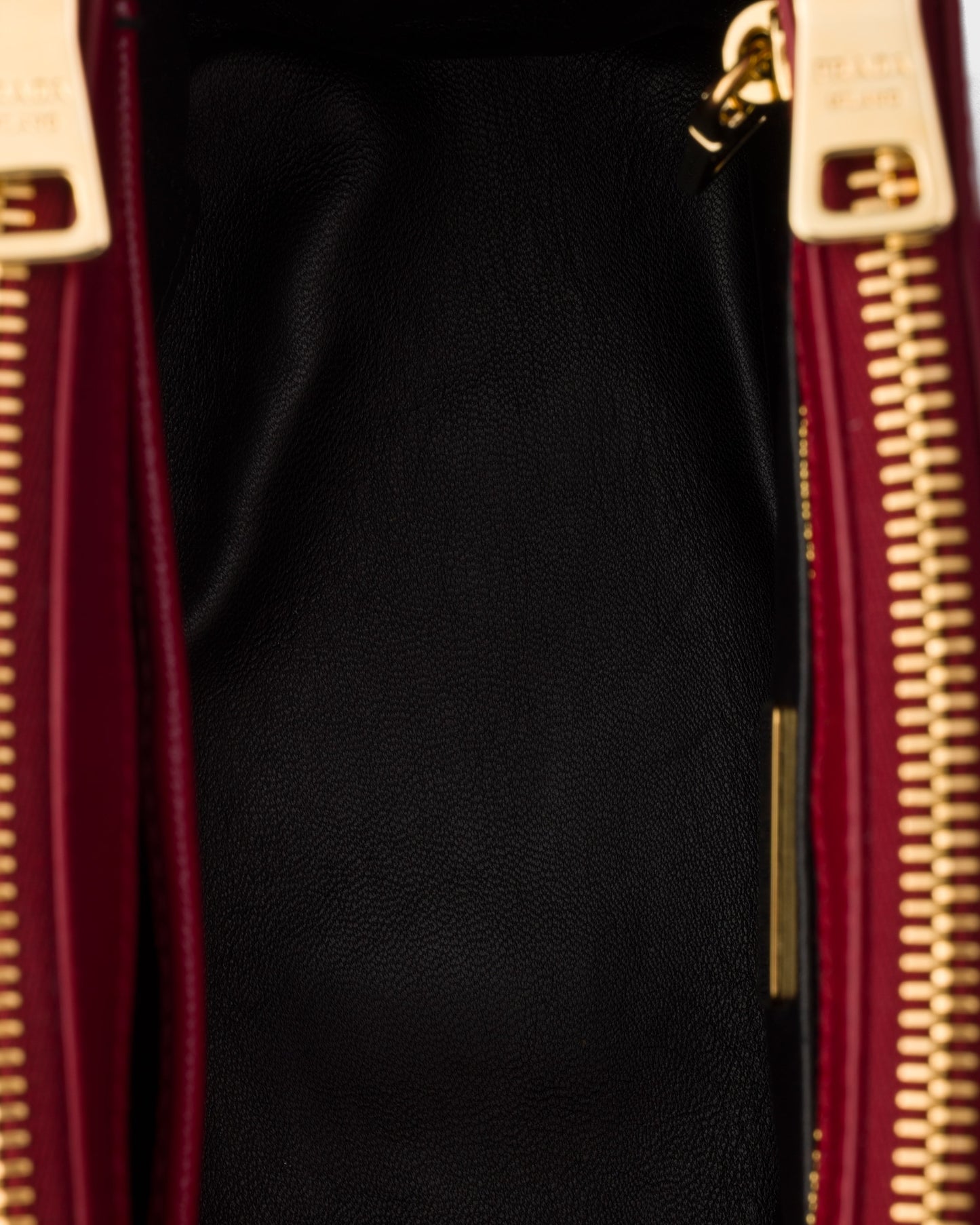 Kirschrot Galleria Mini Bag aus Saffiano-Leder