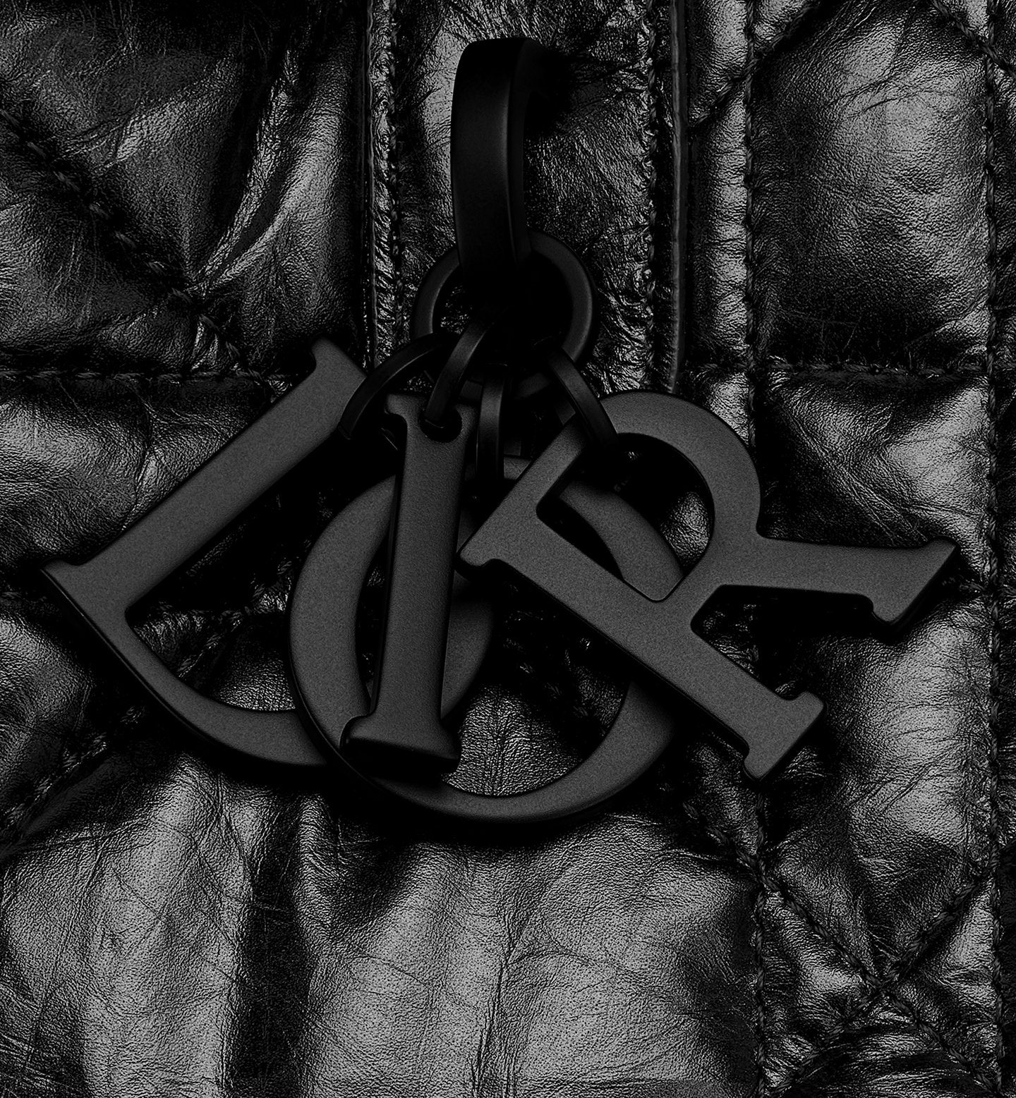 Toujours Medium bag in black crinkled calfskin with Macrocannage topstitching