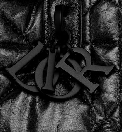 Toujours Medium bag in black crinkled calfskin with Macrocannage topstitching