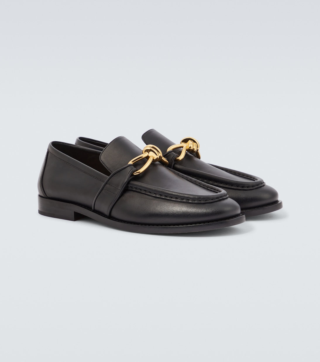 Astaire Knot Loafer aus Leder Schwarz mit goldfarbener Schnalle