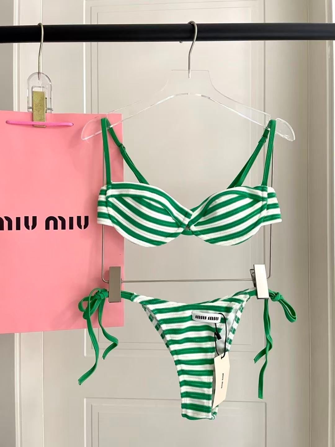 Bikini-Set mit Grünen Streifen