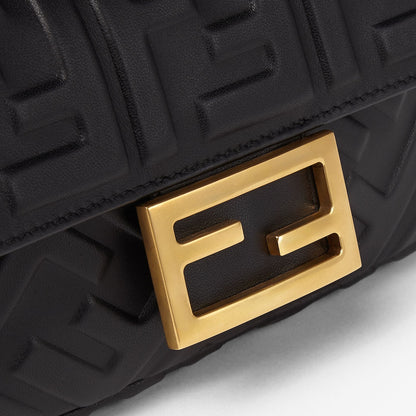 Baguette Mini aus schwarzem Nappaleder mit FF-Muster