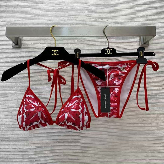 Triangel-Bikini mit rotem botanischem Print