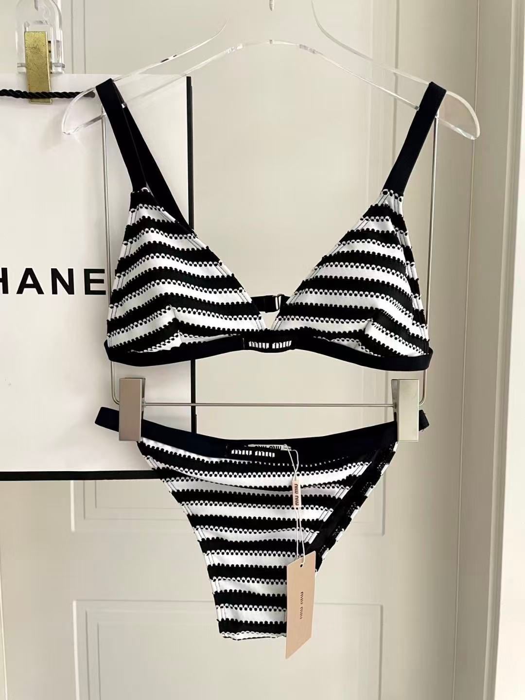 Bikini-Set mit Kontraststreifen
