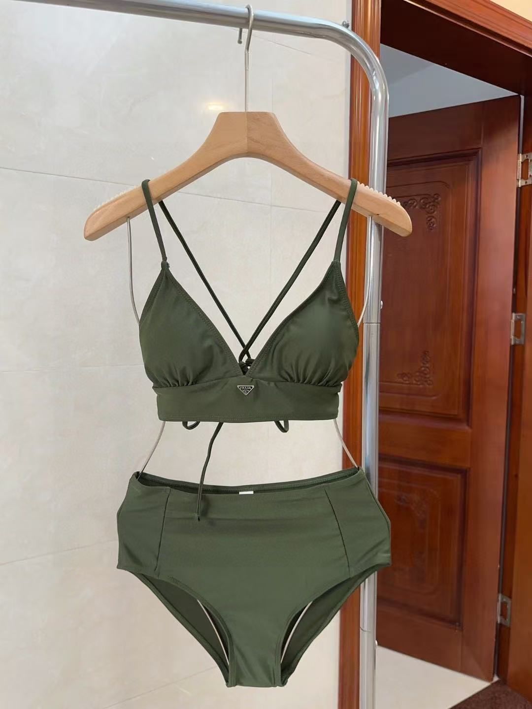 Bikini-Set aus technischem Gewebe Olivgrün