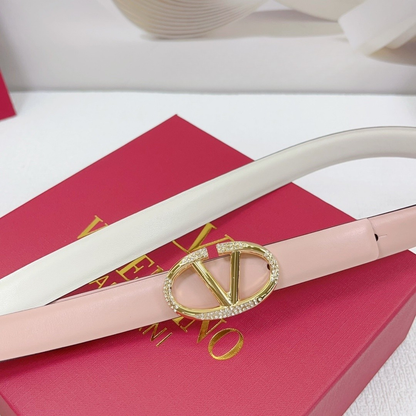 V Logo Gürtel aus Lackleder Rosa mit Kristallen