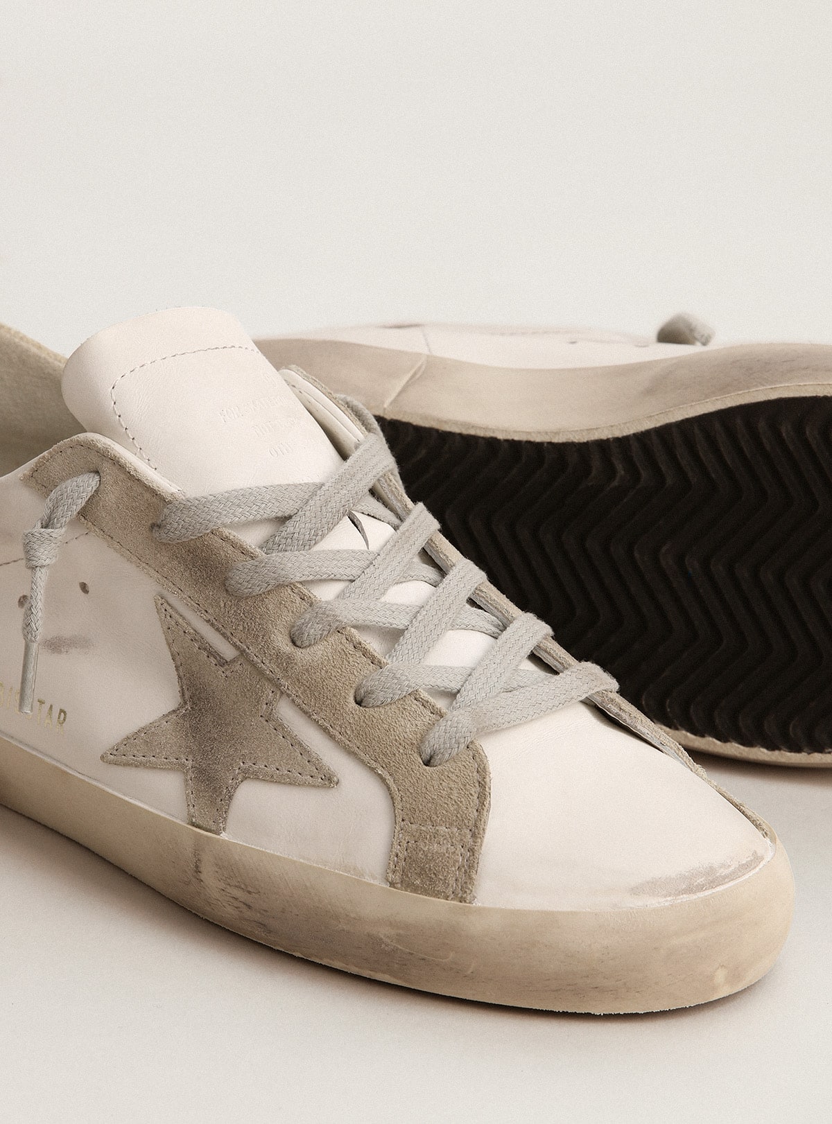 Super-Star with star and heel in grey suede