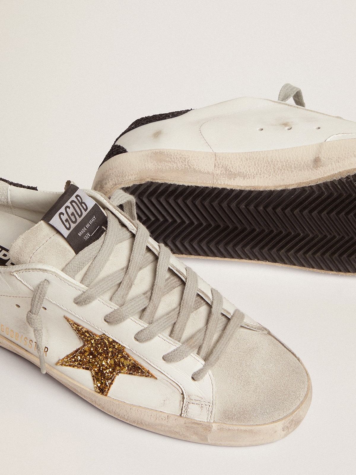 Super-Star made of nappa with a gold glitter star and black glitter on the heel