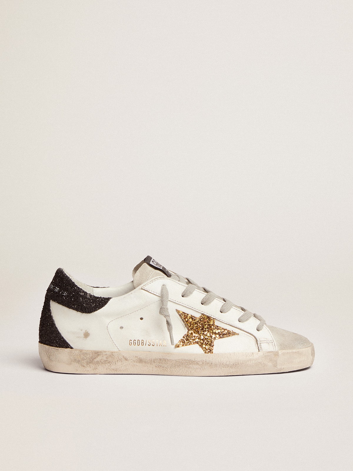 Super-Star made of nappa with a gold glitter star and black glitter on the heel