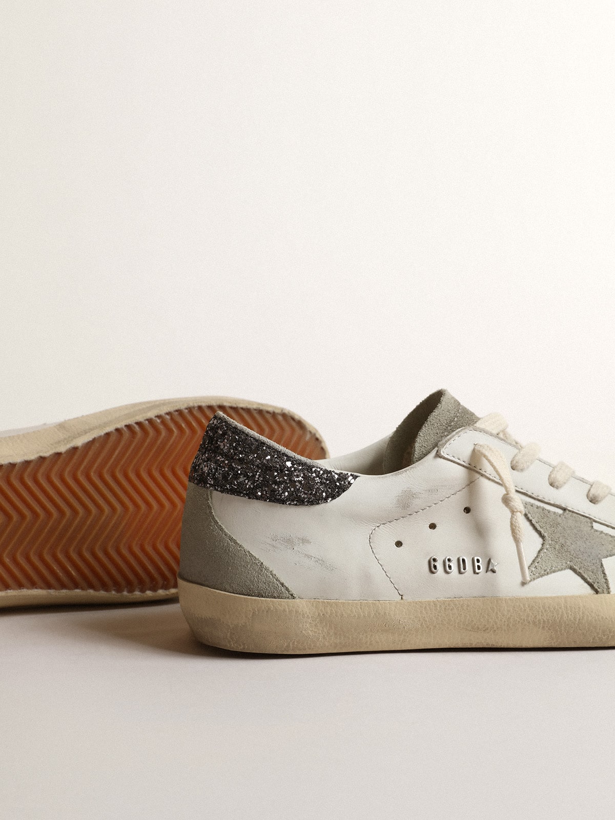 Super-Star with grey star and dark grey glitter on the heel