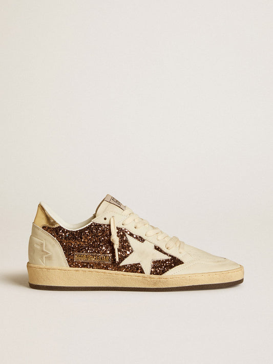 Glitzer mit Lederstern und Metallic-Leder an der Fersenpartie