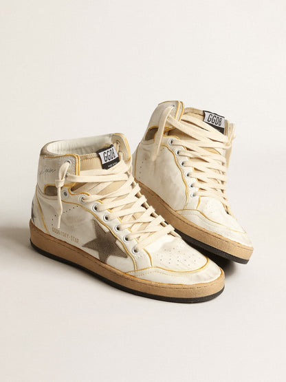 Sky-Star in white nappa with dove-grey suede star