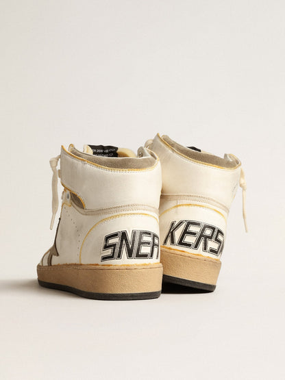 Sky-Star in white nappa with dove-grey suede star