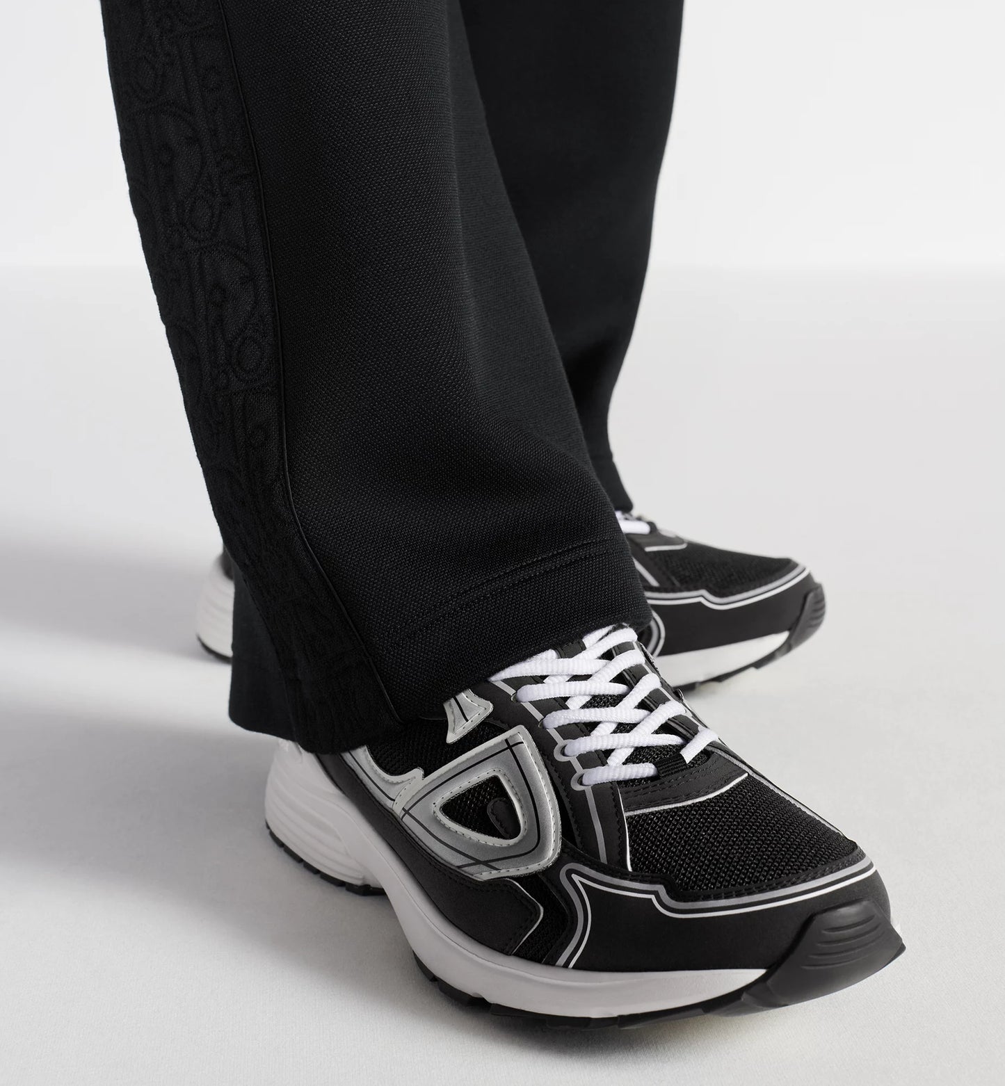 B30 Black/White 