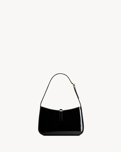 Le 5 À 7 aus Lackleder in Schwarz