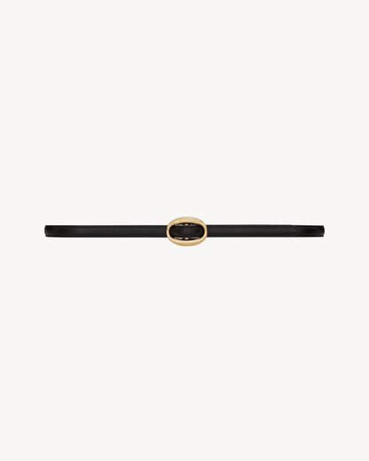 Narrow belt with oval buckle made of smooth leather in black