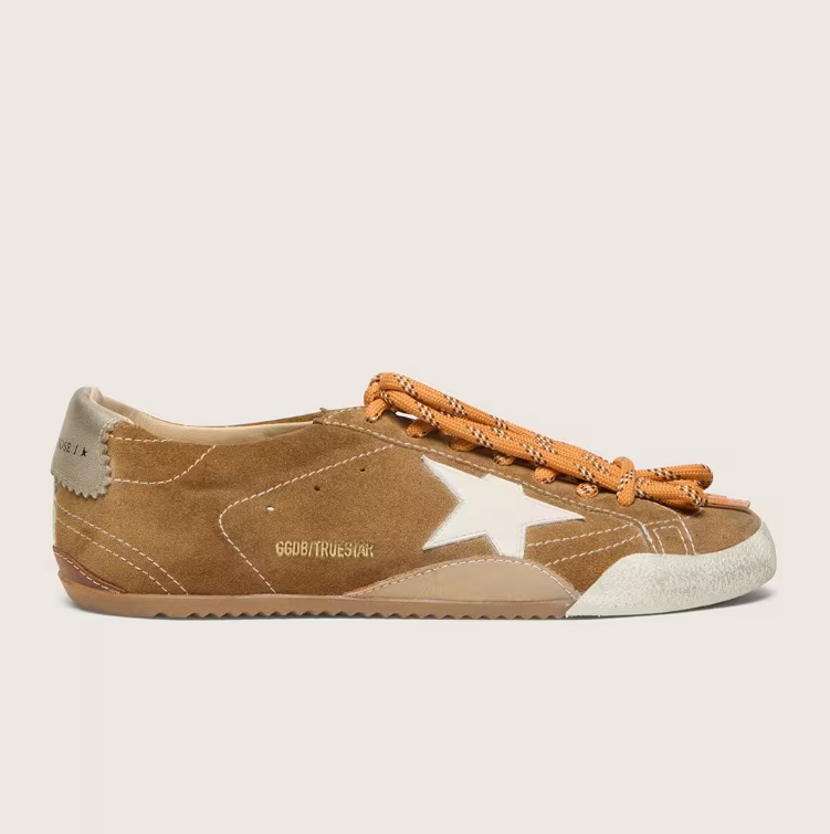 True aus Suede in Tabakbraun mit weißem Stern und Ferse in Platin