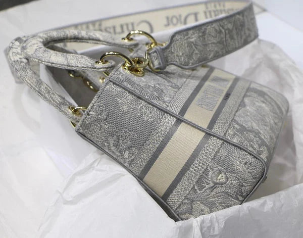 Medium Dior Book Tote Grau