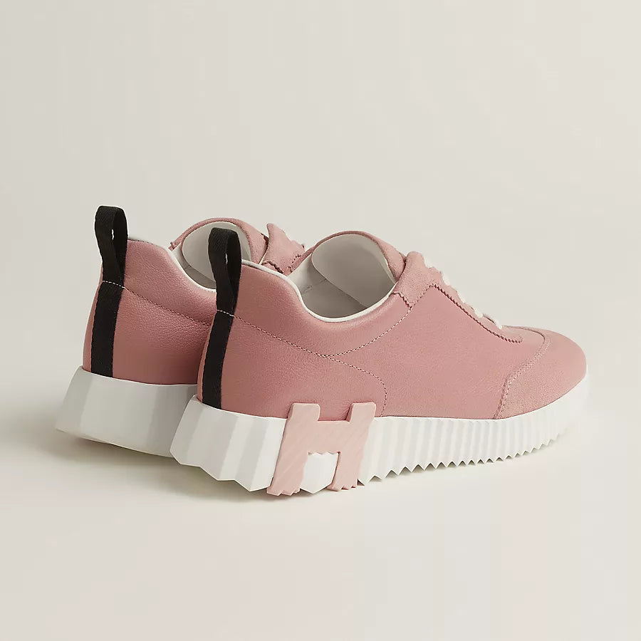 Bouncing sneaker pink watercolor