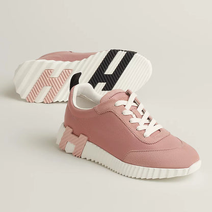 Bouncing sneaker pink watercolor